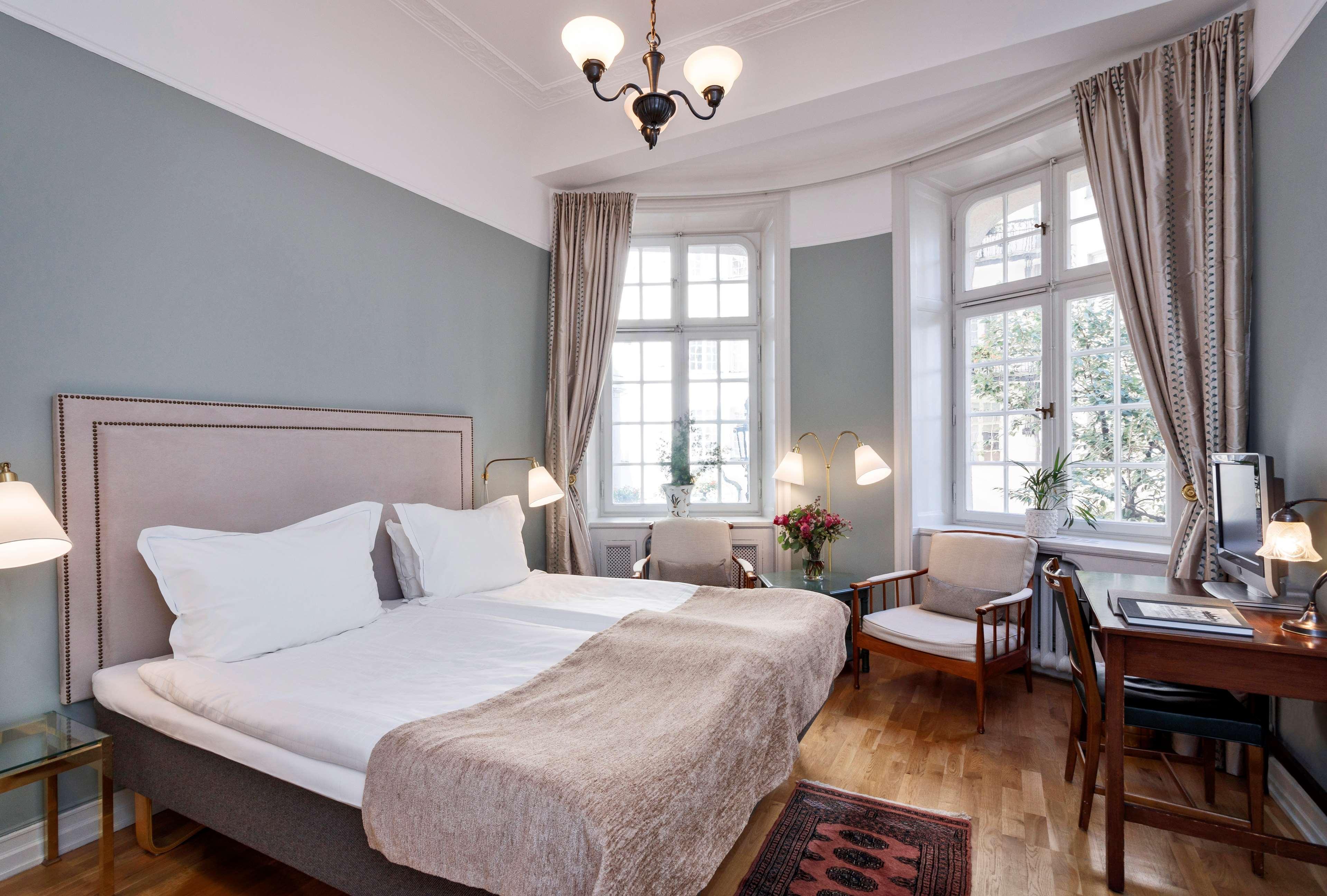 Western La Mid-town Hotel 3*