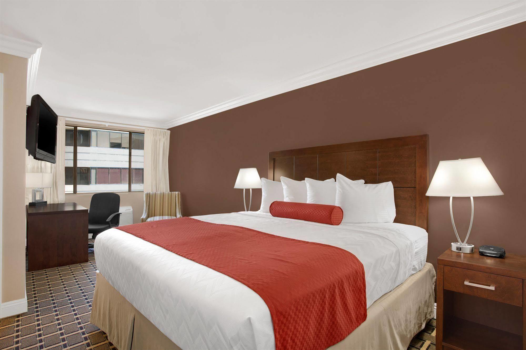 Western La Mid-town Hotel 3*